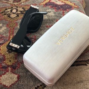 VERSACE.  🕶👓   Sunglasses